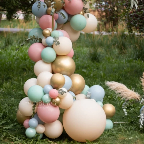 Арка с шариками и цветами «Крем-сода» (прямоугольная) фото 4