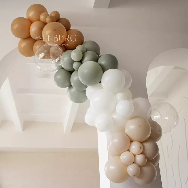 raznokalibernaya_girlyanda_iz_sharov_molochnyy_ulun