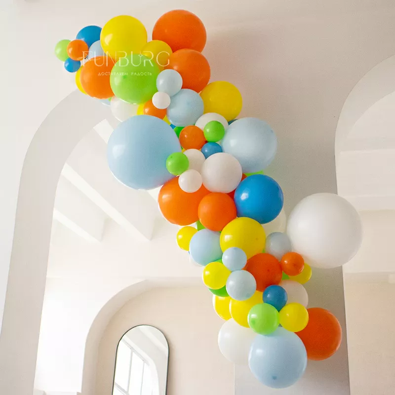 raznokalibernaya_girlyanda_iz_sharov_oranzhevoe_nebo