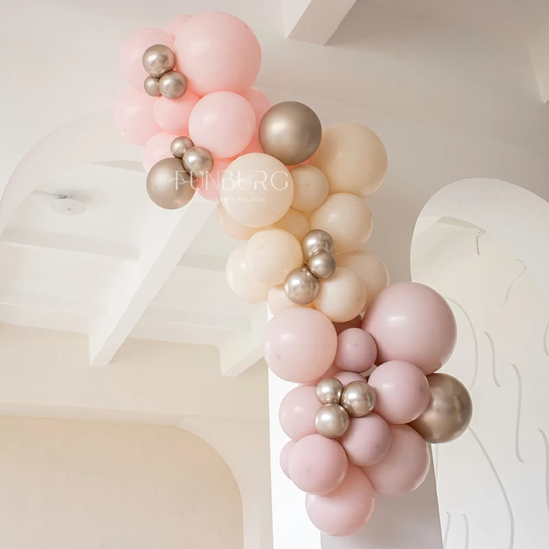 raznokalibernaya_girlyanda_iz_sharov_rozovye_sny