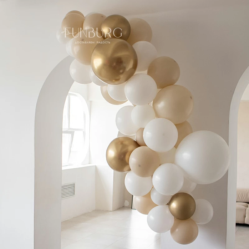 raznokalibernaya_girlyanda_iz_sharov_zolotoe_siyanie